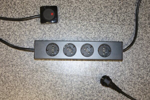 Steckdose Steckdosenleiste + Schalter neue Version