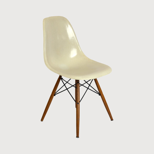 "Eames Molded Fiberglass Chair", Glasfaser