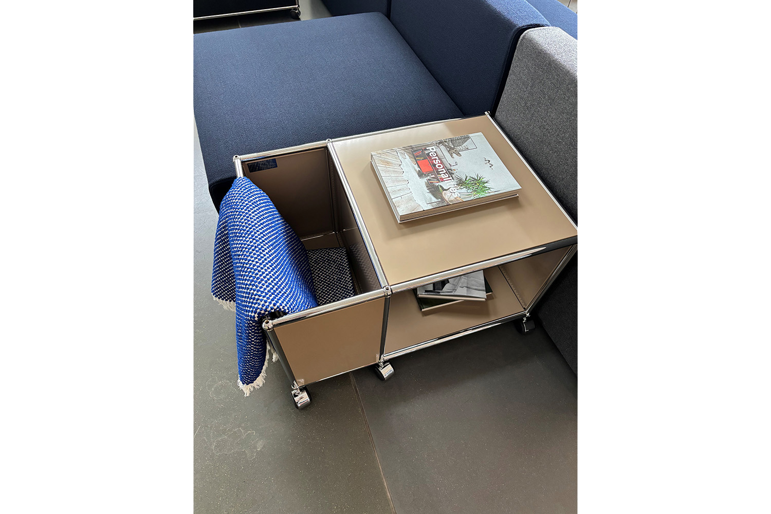 USM_Couchtisch_Stauraum_2.jpg